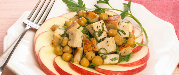Warm Apple-Rimmed Chickpea & Ovengold® Turkey Salad