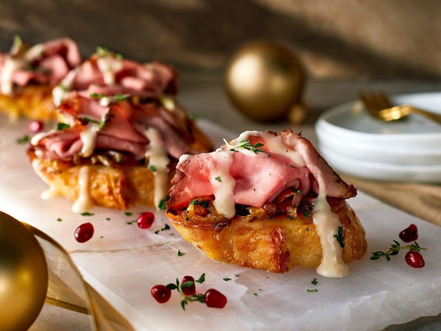 London Broil Crostini with Pub Style Horseradish Sauce